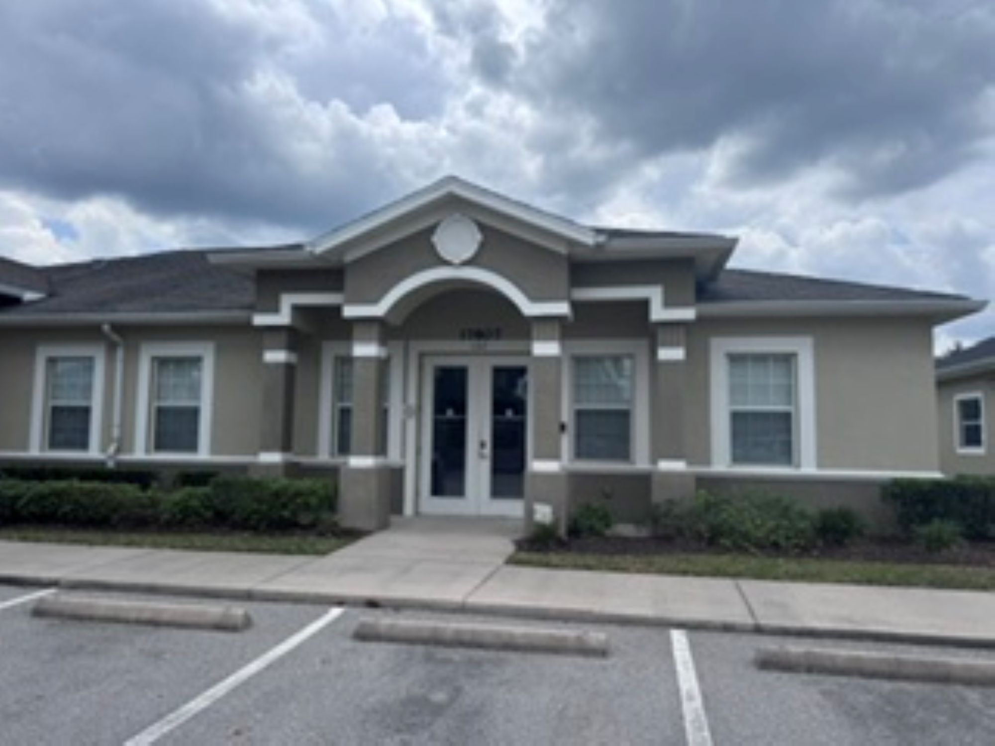 17807 Hunting Bow Cir, Lutz, FL à louer Photo de l’immeuble– Image 1 sur 8
