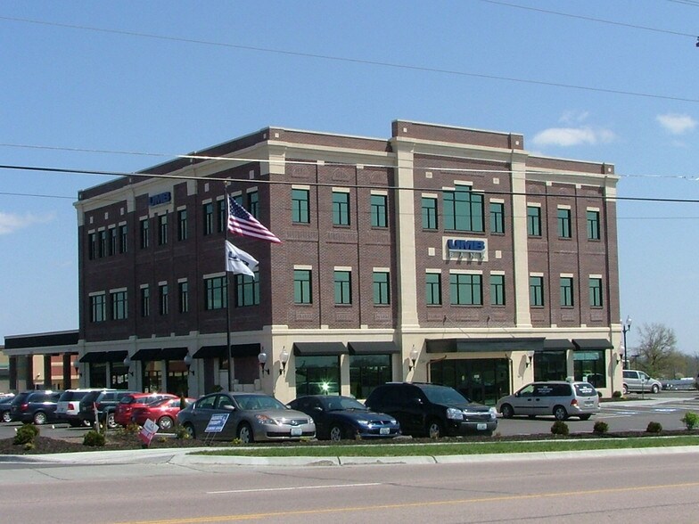 1211 N Belt Hwy, Saint Joseph, MO à louer - Photo principale – Image 1 sur 3