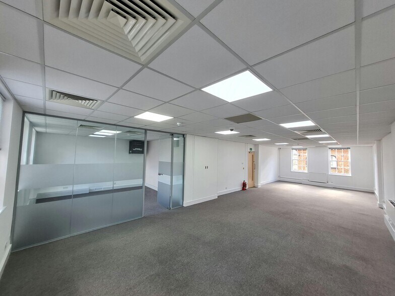 5-6 Church St, Twickenham à louer - Photo de l’immeuble – Image 2 sur 10