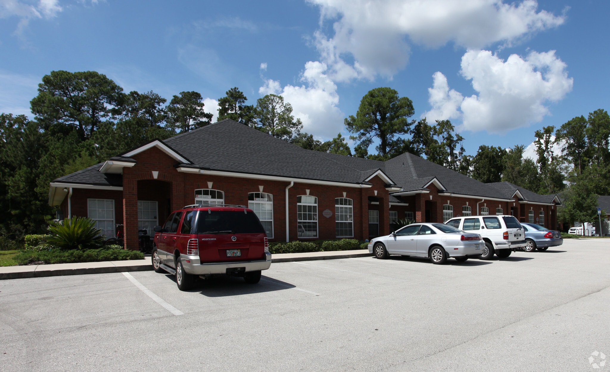 2950 Halcyon Ln, Jacksonville, FL à louer Photo principale– Image 1 sur 5