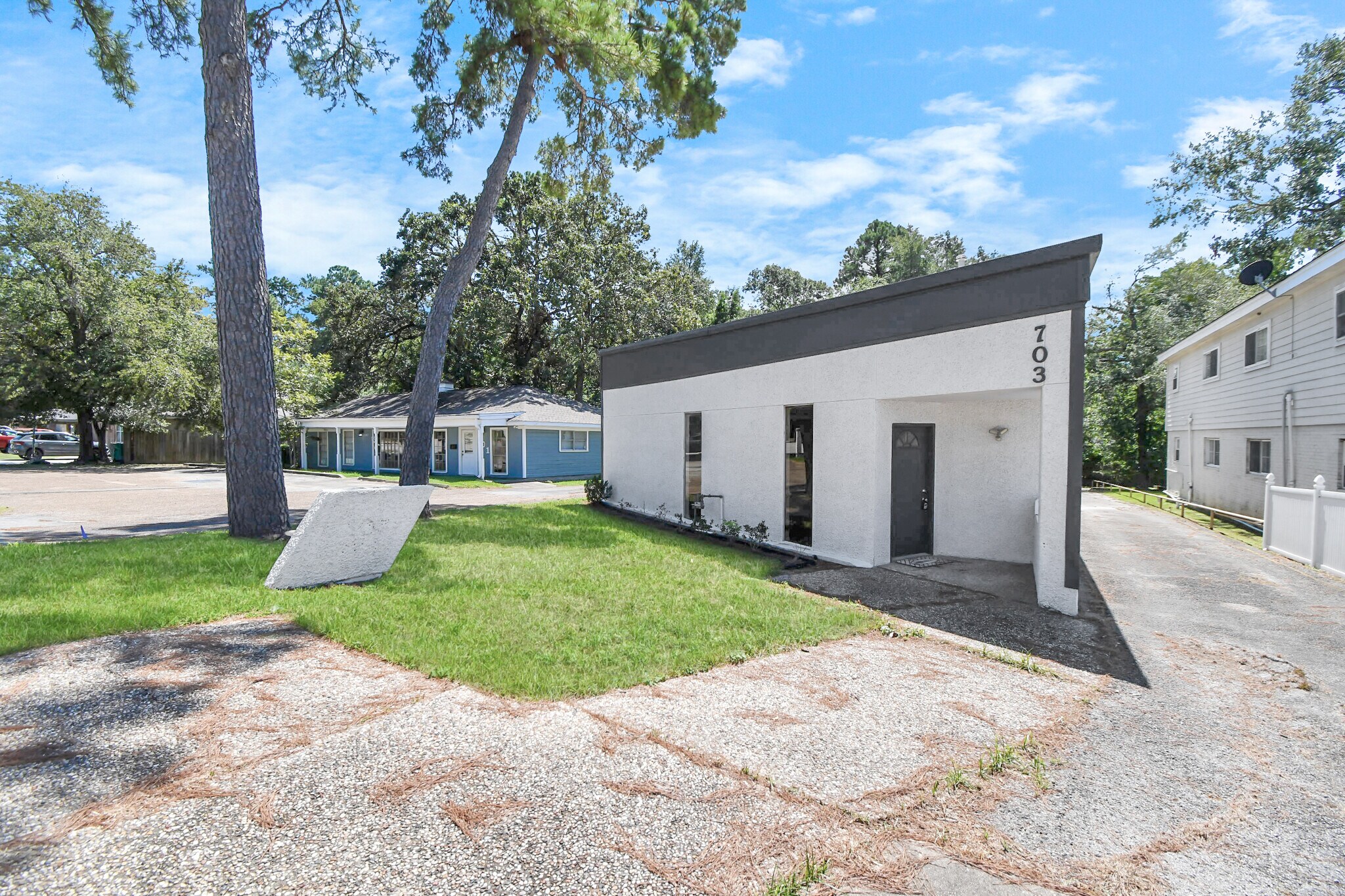 703 Everett St, Conroe, TX à vendre Photo de l’immeuble– Image 1 sur 46