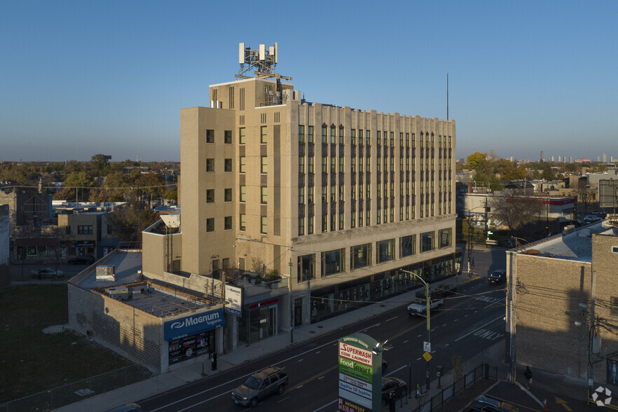 2800 N Milwaukee Ave, Chicago, IL à louer - Photo de l’immeuble – Image 3 sur 11