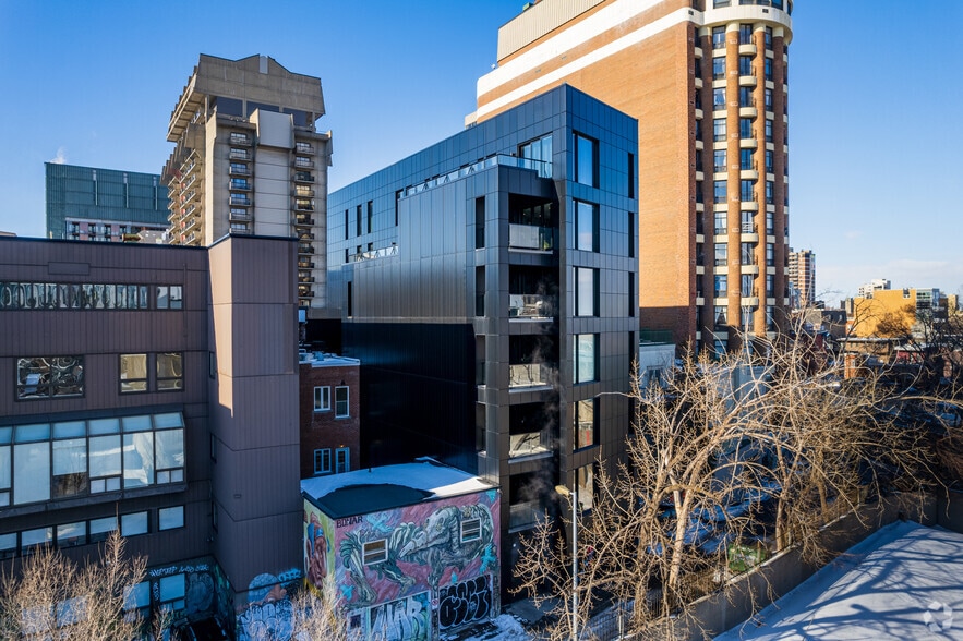430 Rue Sherbrooke E, Montréal, QC à vendre - Photo de l’immeuble – Image 3 sur 5