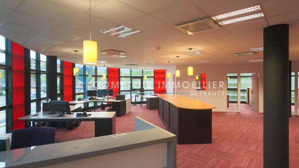 Bureau dans Challes-les-Eaux à vendre - Photo de l’immeuble – Image 2 sur 8
