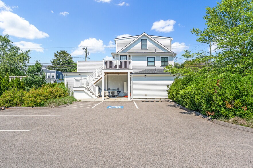 44 Williams Ave, Mystic, CT à vendre - Photo de l’immeuble – Image 3 sur 37