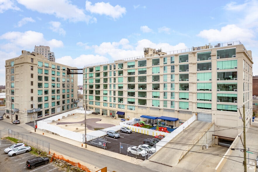 1 Brown St, Philadelphia, PA à louer - Photo de l’immeuble – Image 2 sur 51