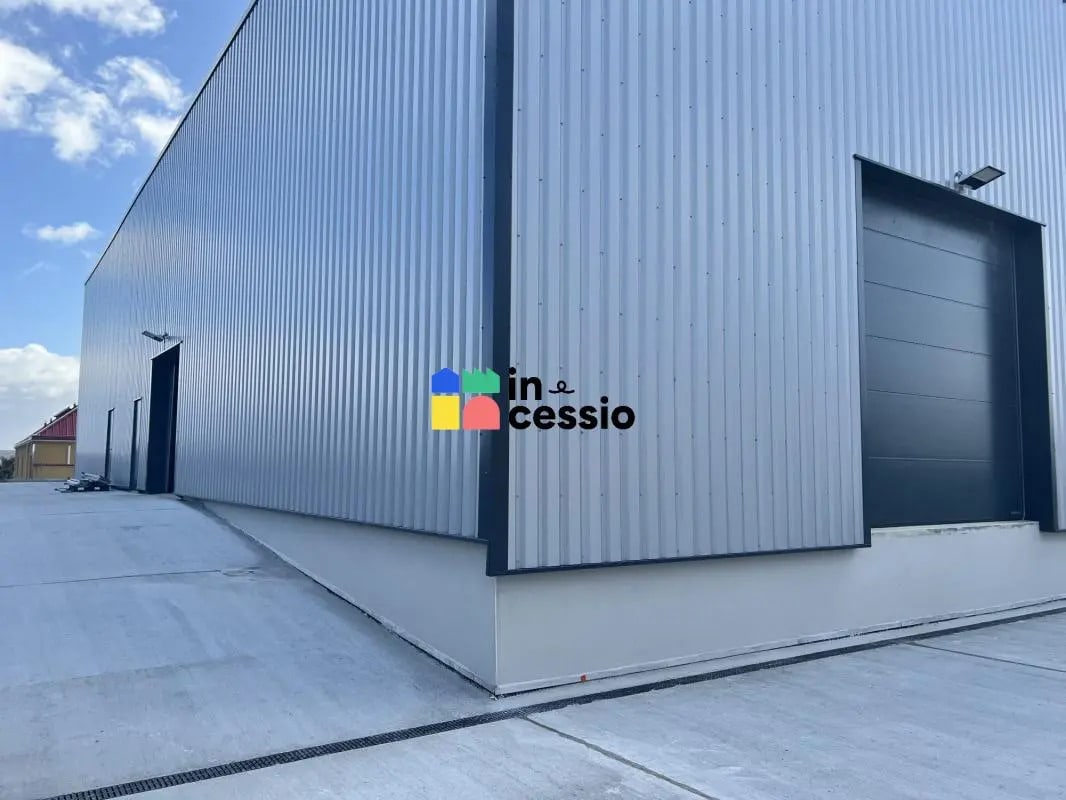 Local d'activités dans Le Mans à vendre Photo de l’immeuble– Image 1 sur 31