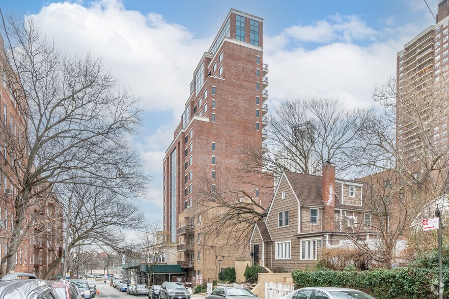 12418 Queens Blvd, Jamaica, NY à vendre - Photo de l’immeuble – Image 2 sur 6