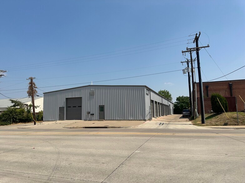 120 N Dooley St, Grapevine, TX à louer - Photo de l’immeuble – Image 1 sur 5