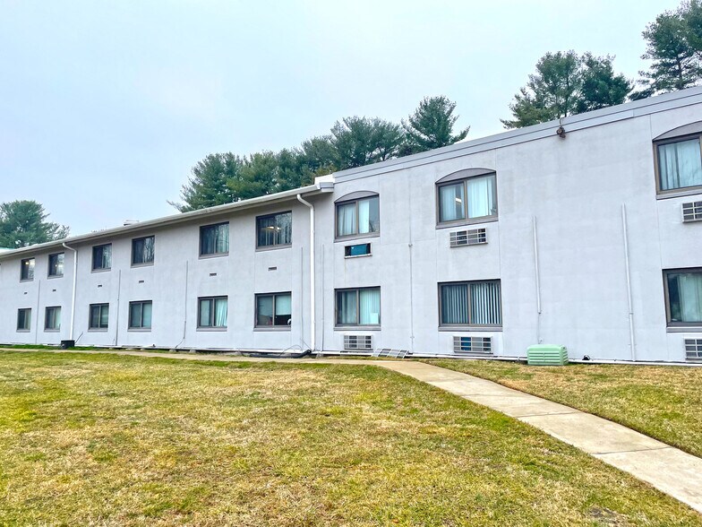 2601 Bel Pre Rd, Silver Spring, MD à vendre - Photo de l’immeuble – Image 2 sur 8