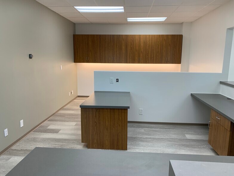 8135 S Painter Ave, Whittier, CA à louer - Photo intérieure – Image 3 sur 30