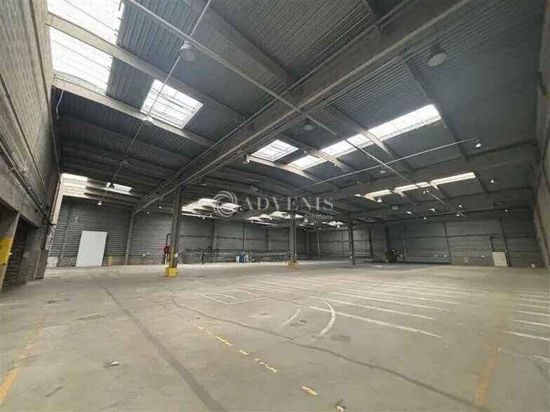 Industriel/Logistique dans Sucy-en-Brie à louer - Photo de l’immeuble – Image 1 sur 8