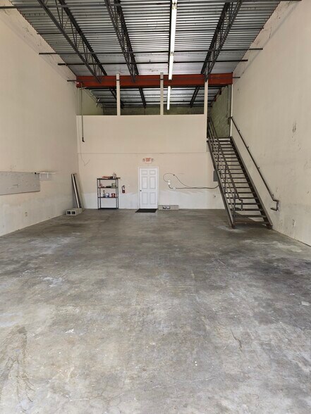 827-829 S Kings Hwy, Fort Pierce, FL à louer - Photo de l’immeuble – Image 2 sur 16