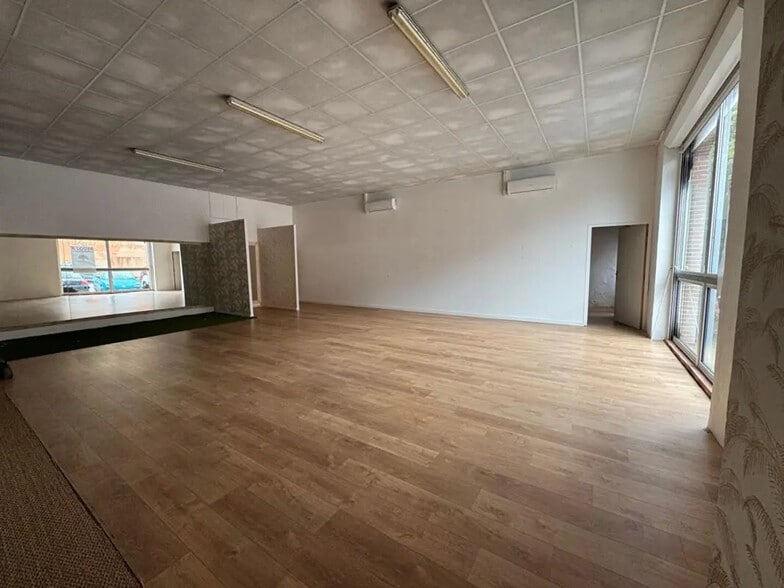 Local commercial dans L'ISLE-JOURDAIN à louer - Photo de l’immeuble – Image 2 sur 6