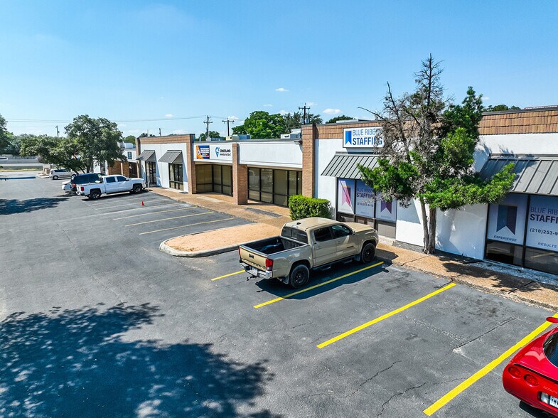 2411 NE Loop 410, San Antonio, TX à vendre - Photo de l’immeuble – Image 3 sur 12