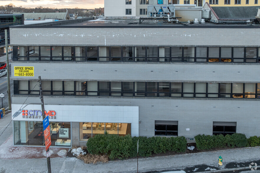 222 Mamaroneck Ave, White Plains, NY à louer - Photo de l’immeuble – Image 2 sur 7