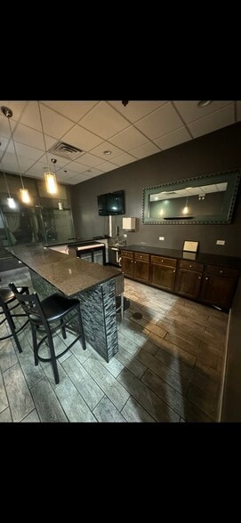 7831 W 95th St, Hickory Hills, IL à louer - Photo de l’immeuble – Image 2 sur 6