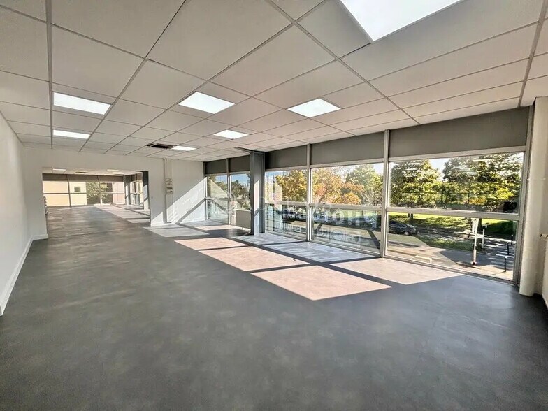 Bureau dans Champigny-sur-Marne à vendre - Photo de l’immeuble – Image 2 sur 7