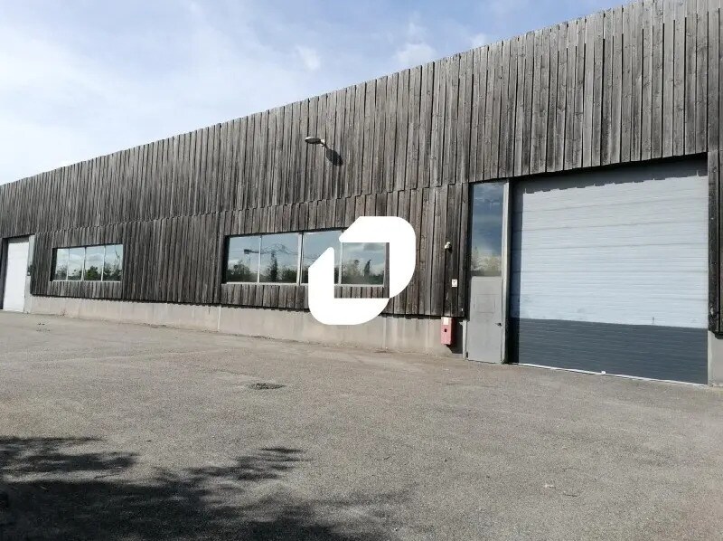 7 Rue Michel Jacquet, Saint-Priest à louer Photo de l’immeuble– Image 1 sur 9