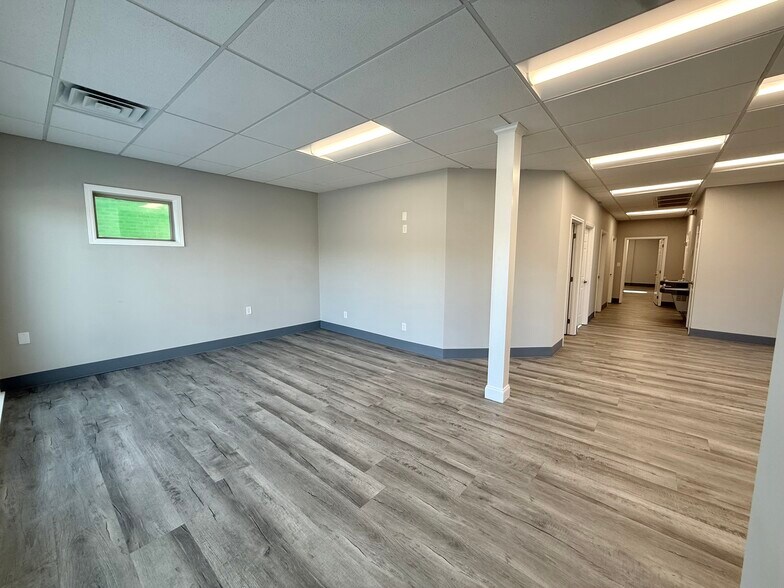 882 E Main St, Spartanburg, SC à louer - Photo de l’immeuble – Image 3 sur 18