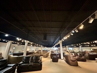 Plus de détails pour 2045 W Briggsmore Ave, Modesto, CA - Local commercial à louer