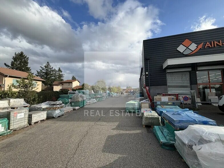 142 Route De Grenoble, Saint-Priest à louer - Photo de l’immeuble – Image 3 sur 12