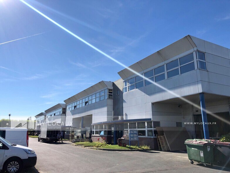 Industriel/Logistique dans Bondy à louer - Photo de l’immeuble – Image 1 sur 14