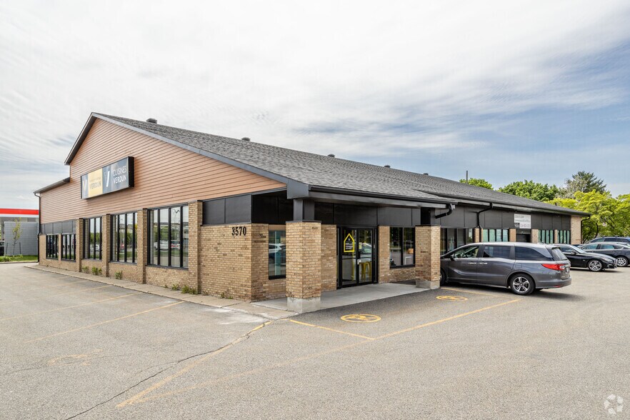 3576 Boul Saint-Charles, Kirkland, QC à vendre - Photo de l’immeuble – Image 3 sur 15