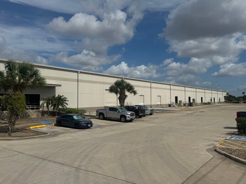 1000 Billy Mitchell Blvd, Brownsville, TX à louer - Photo de l’immeuble – Image 1 sur 5