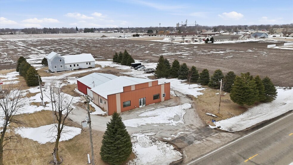 1275 E State IL-49, Cissna Park, IL à vendre - Photo de l’immeuble – Image 1 sur 5