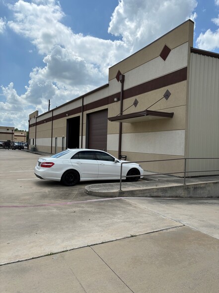 12630 Haynes Rd, Houston, TX à louer - Photo de l’immeuble – Image 3 sur 32