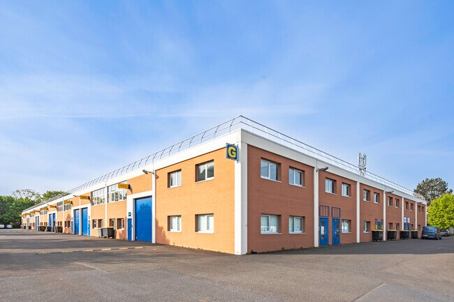 Plus de détails pour 21 Avenue De La Mare, Saint-Ouen-l'Aumône - Local d'activités à louer