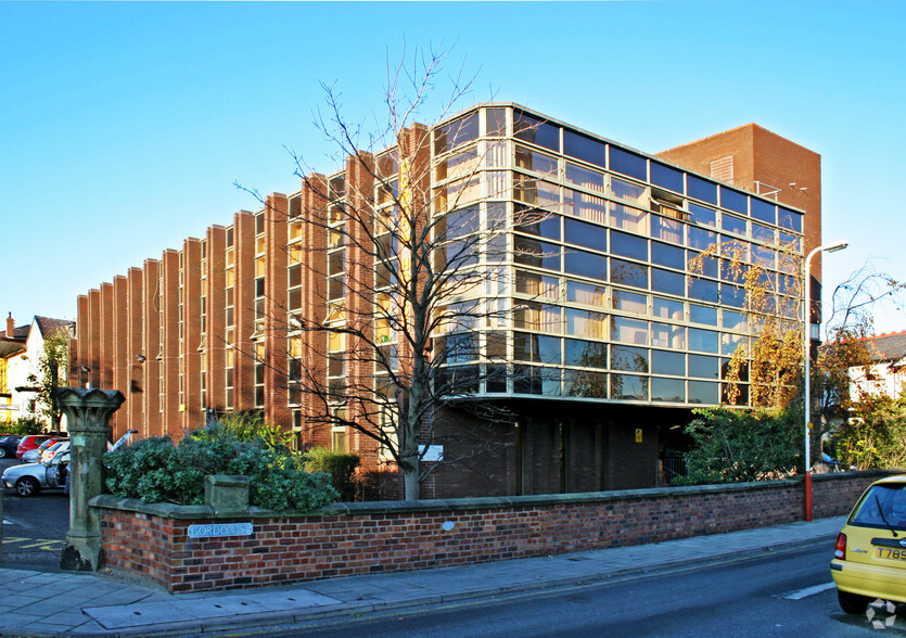 3-5 Leicester St, Southport à louer - Photo de l’immeuble – Image 1 sur 2