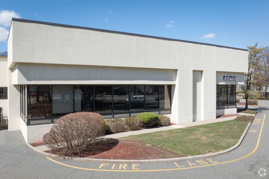 300 Route 17, Mahwah, NJ à louer - Photo de l’immeuble – Image 3 sur 5