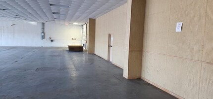 7006-7010 Ridge Rd, Port Richey, FL à louer Photo intérieure– Image 1 sur 11