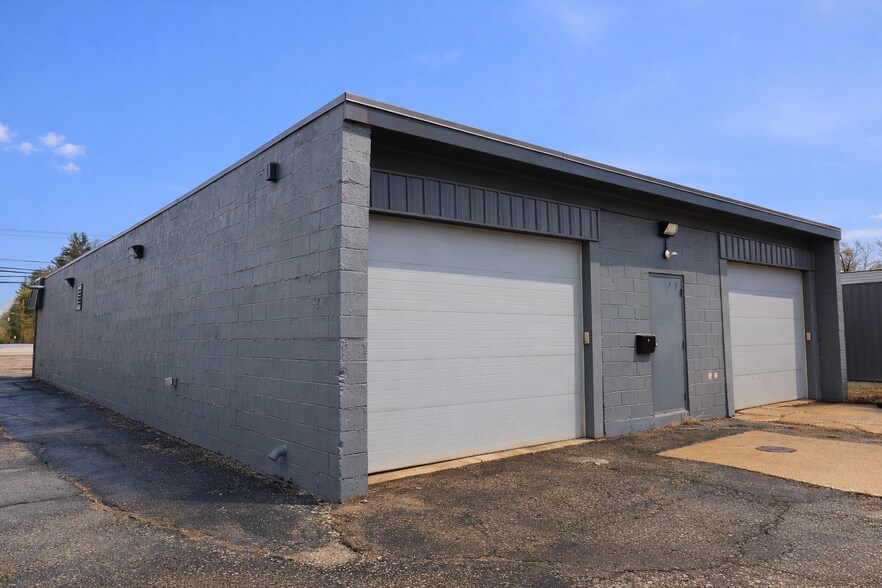 921 Broad St, Wadsworth, OH à vendre - Photo de l’immeuble – Image 2 sur 13