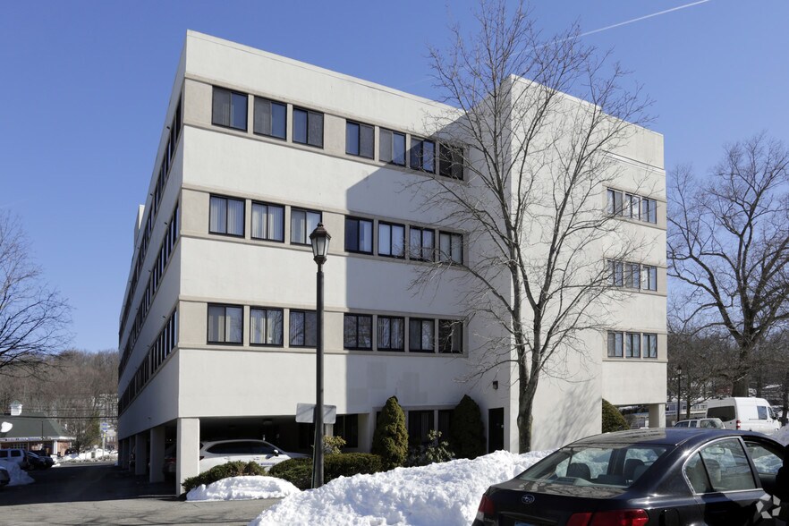 36 Mill Plain Rd, Danbury, CT à louer - Photo de l’immeuble – Image 2 sur 9