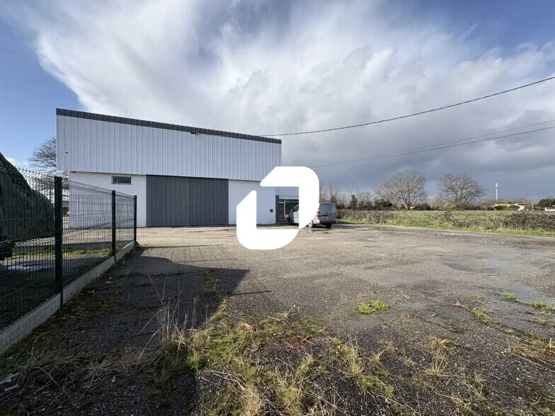 Bureau dans Ambarès-et-Lagrave à louer - Photo de l’immeuble – Image 1 sur 11