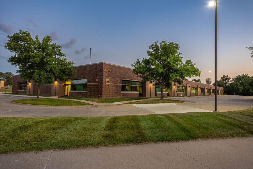 5500 Westown Pky, West Des Moines, IA à louer - Photo de l’immeuble – Image 3 sur 14