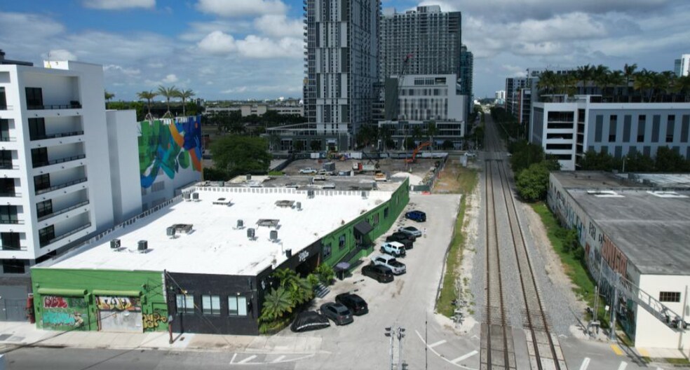 85-100 NE 27th St, Miami, FL à louer - Photo de l’immeuble – Image 2 sur 24