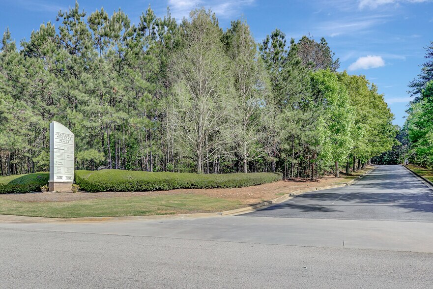 1045 Southcrest Dr, Stockbridge, GA à louer - Photo de l’immeuble – Image 2 sur 21