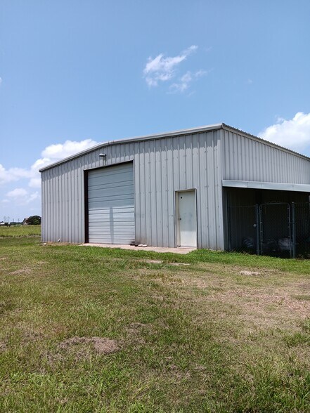 490 Adcock Ranch Rd, Victoria, TX à vendre - Photo de l’immeuble – Image 3 sur 4