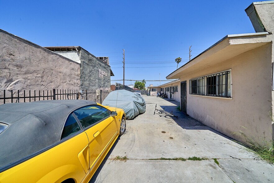8115 S Figueroa St, Los Angeles, CA à vendre - Photo de l’immeuble – Image 3 sur 16