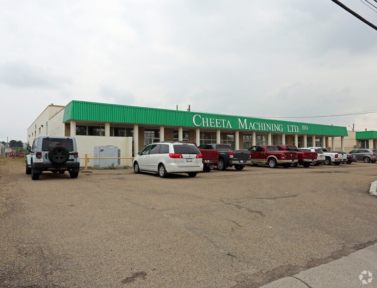 8019-8025 Wagner Rd NW, Edmonton, AB à louer - Photo principale – Image 1 sur 3