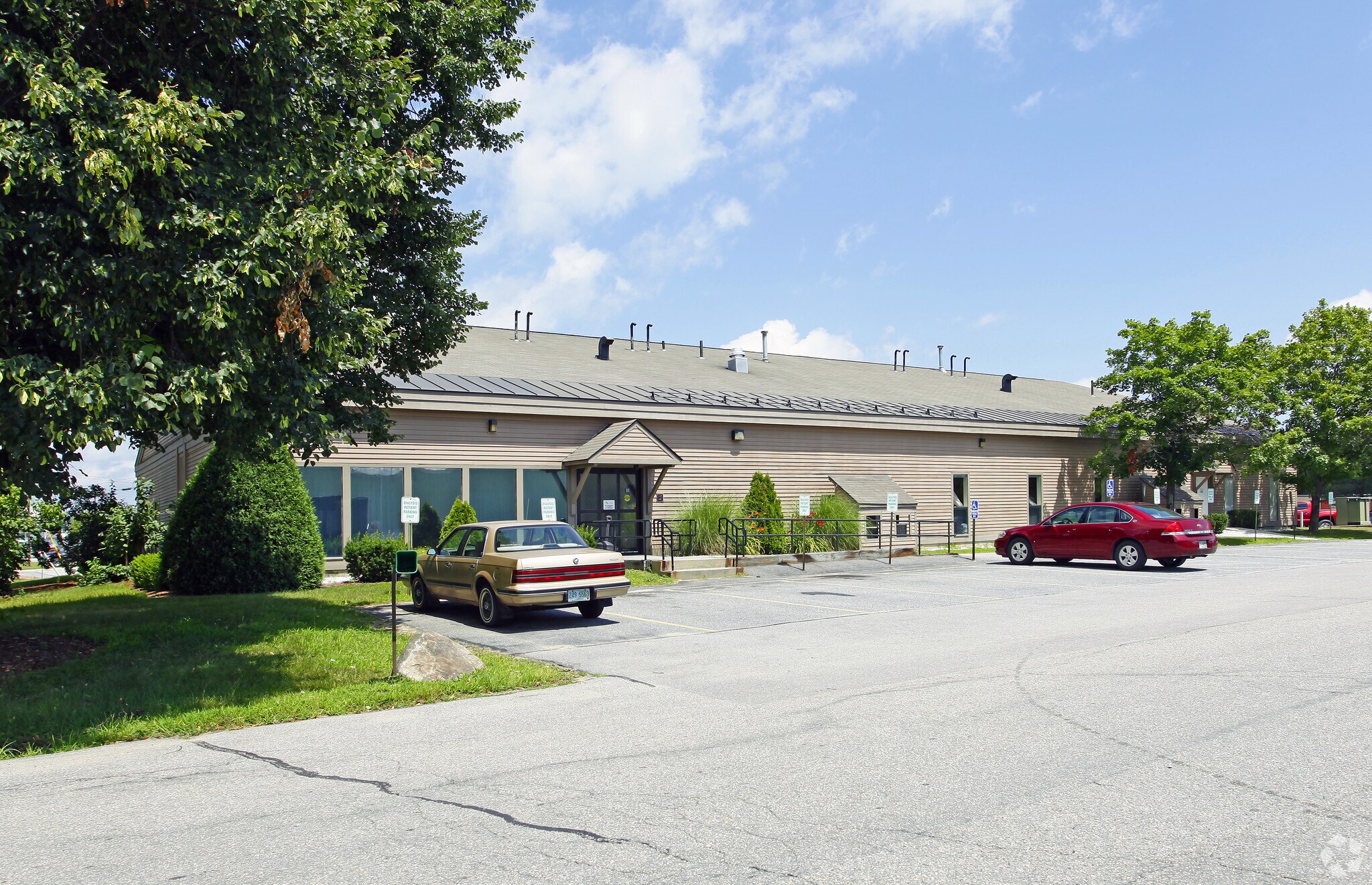 426 Winchester St, Keene, NH à vendre Photo principale– Image 1 sur 54