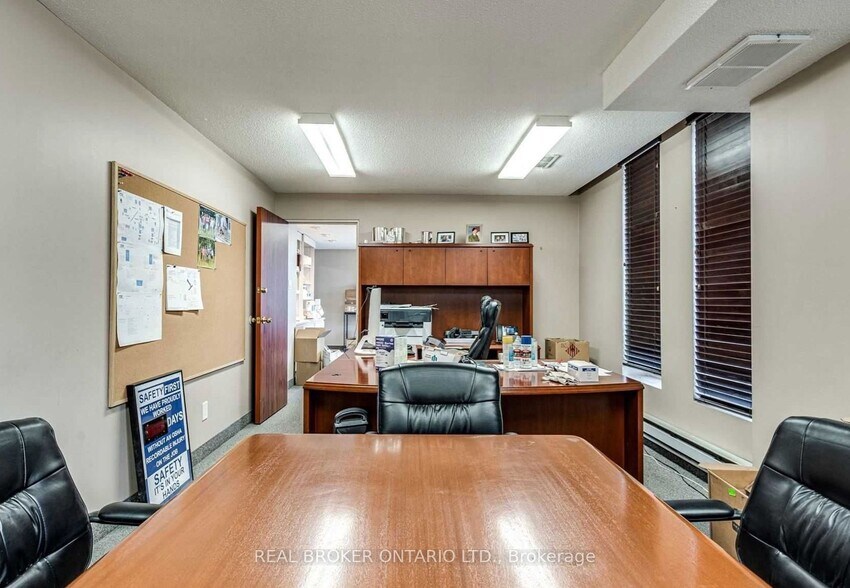 310 Arvin Av, Hamilton, ON à louer - Photo intérieure – Image 3 sur 7