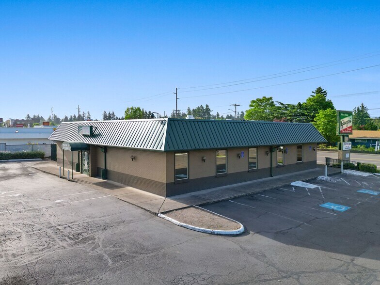 17937 SE Stark St, Portland, OR à vendre - Photo de l’immeuble – Image 3 sur 14