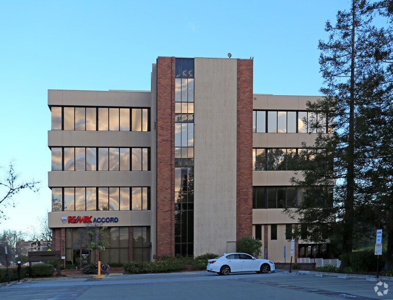 800 S Broadway, Walnut Creek, CA à louer - Photo de l’immeuble – Image 2 sur 6