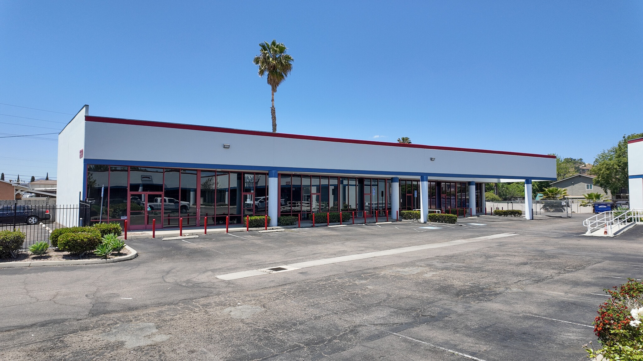1222 Broadway Ave, El Cajon, CA à louer Photo de l’immeuble– Image 1 sur 17