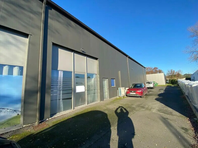 Local d’activités dans Gradignan à louer - Photo de l’immeuble – Image 2 sur 9